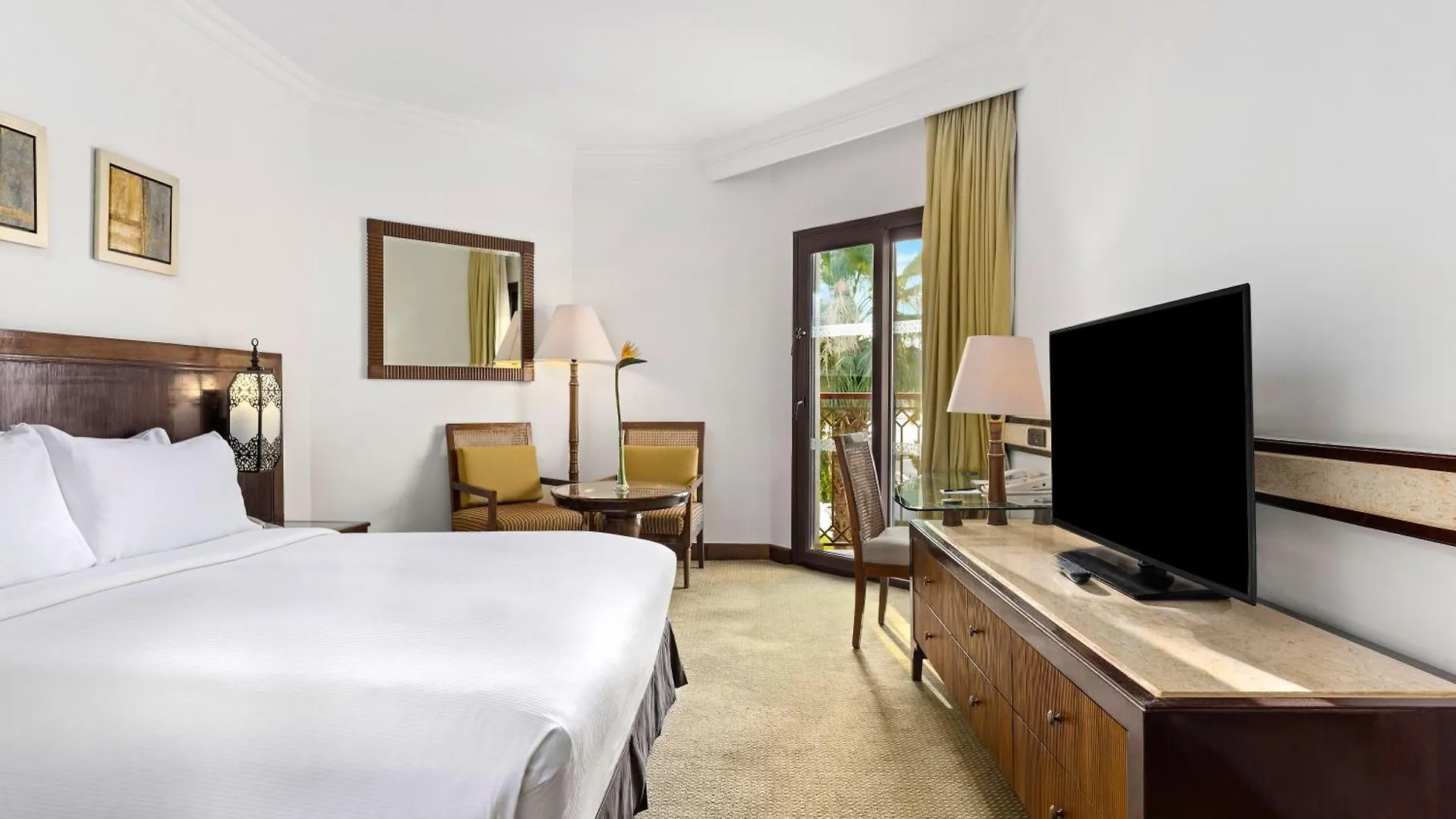 Hilton Luxor Resort & Spa 5*,