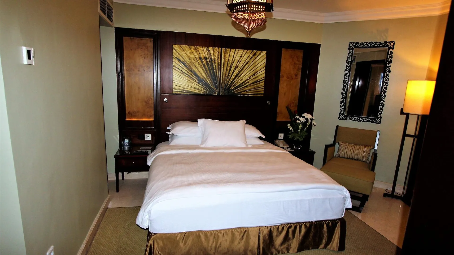 Hilton Luxor Resort & Spa