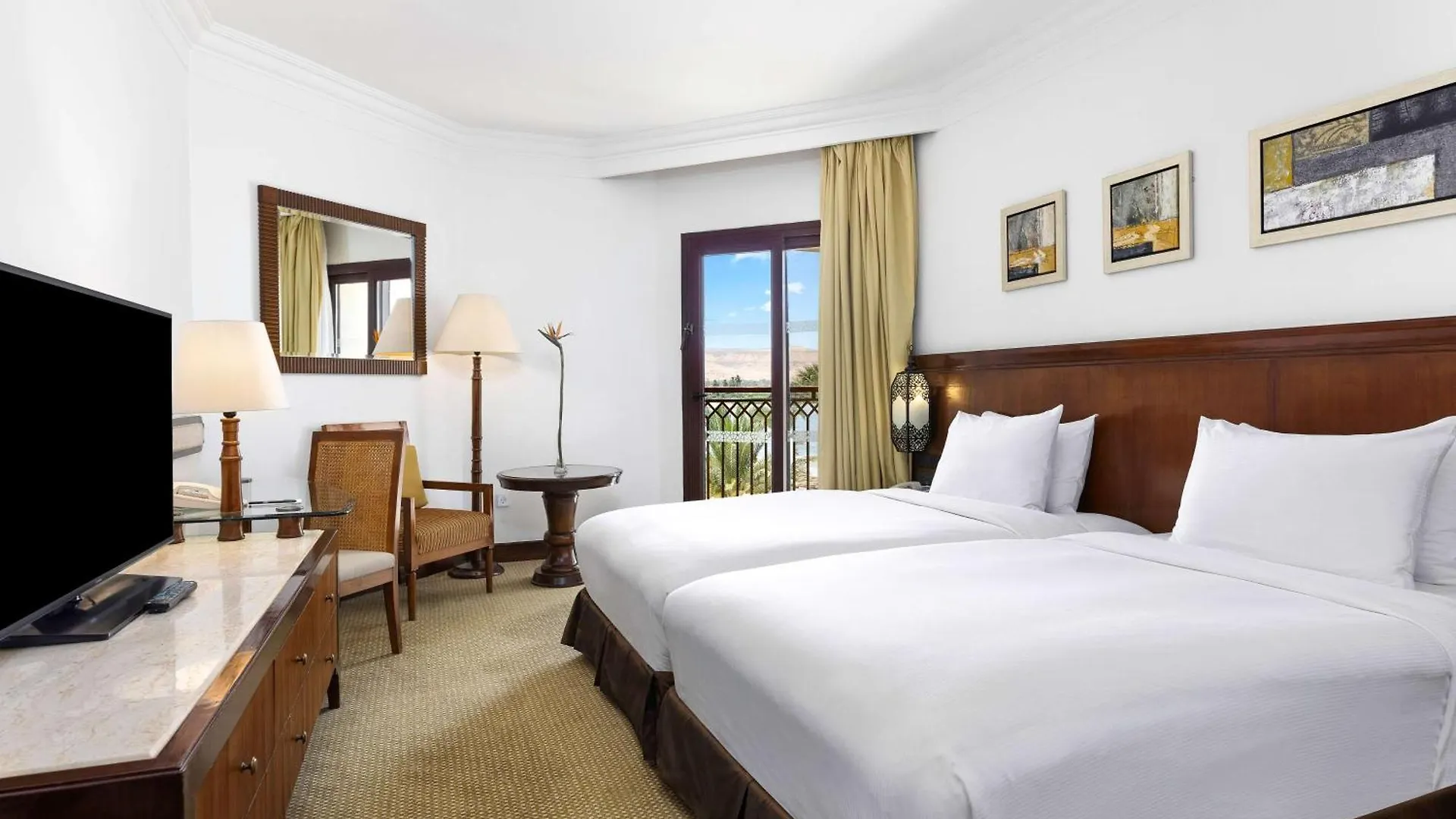 Hilton Luxor Resort & Spa